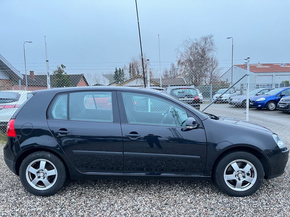 VW Golf V 1,6 FSi Trendline 5d
