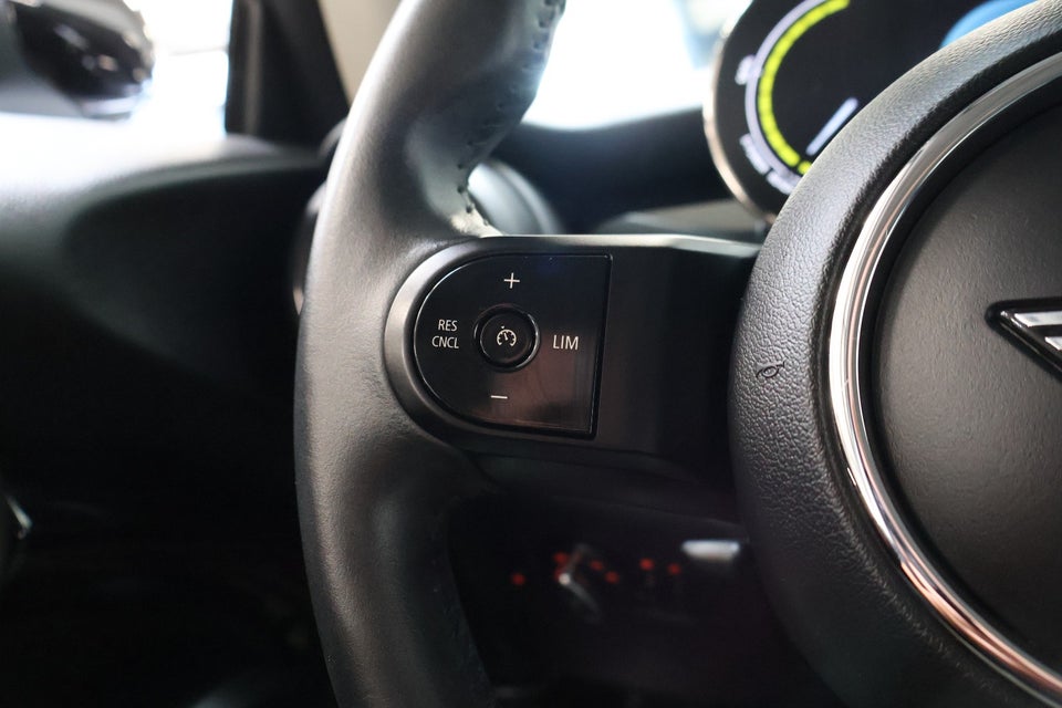 MINI Cooper SE Essential 3d