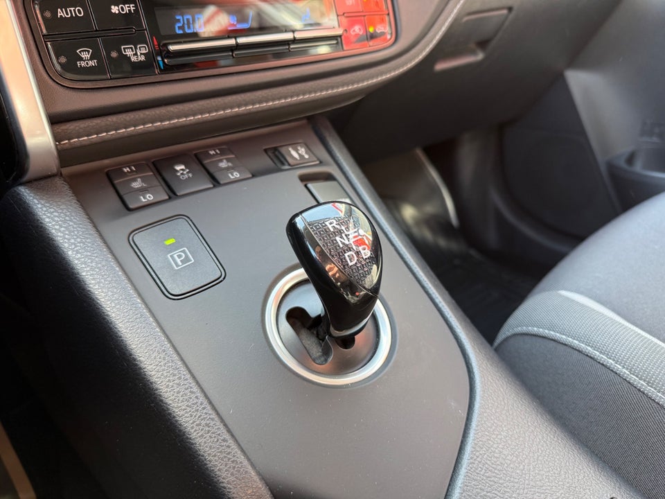 Toyota Auris 1,8 Hybrid H2 Comfort Touring Sports CVT 5d