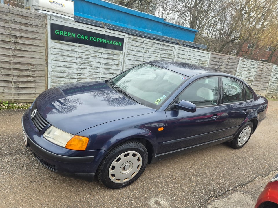 VW Passat 1,6 aut. 4d