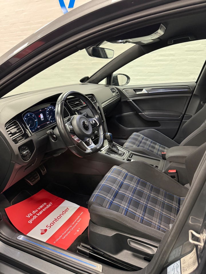 VW Golf VIII 1,4 GTE DSG 5d