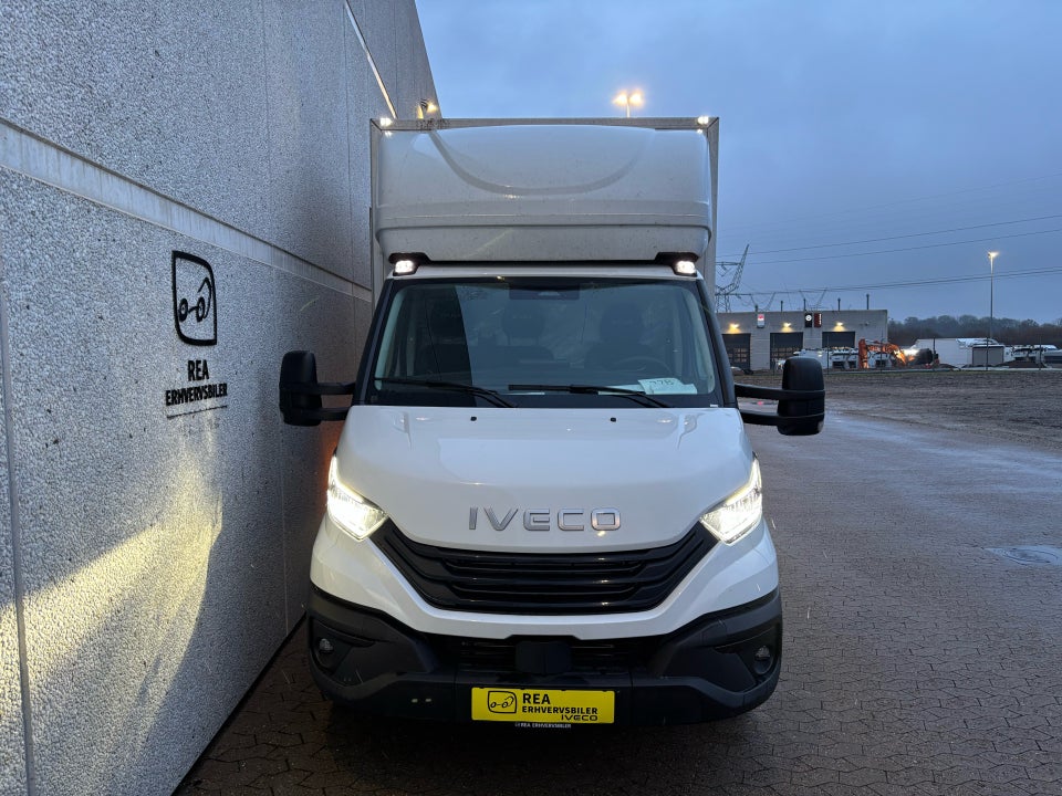 Iveco Daily 3,0 35S18 4100mm Box m/lift AG8