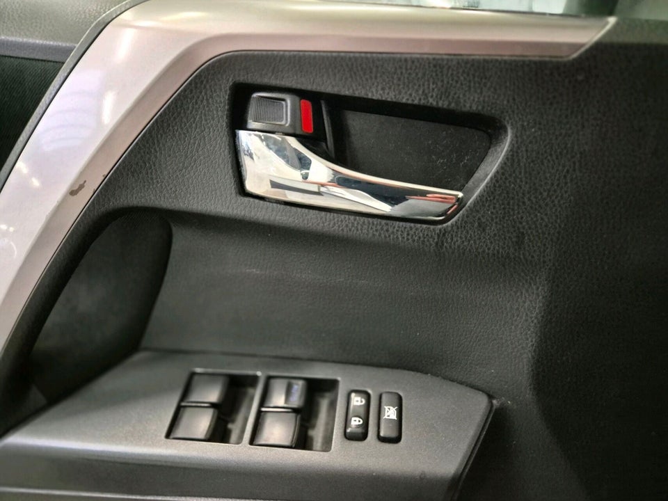 Toyota RAV4 2,0 D-4D T2 5d