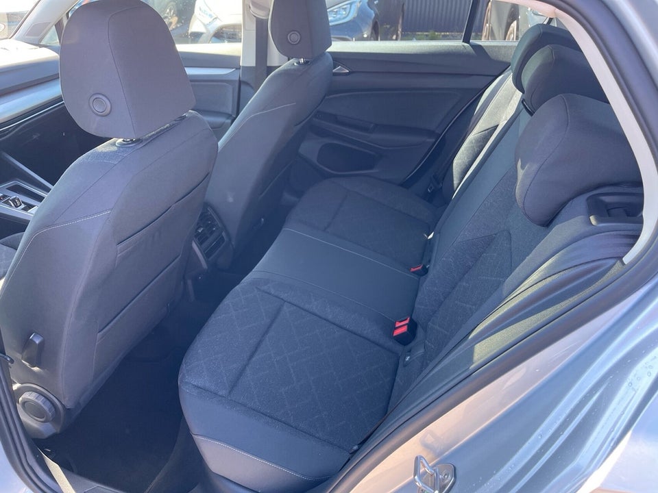 VW Golf VIII 1,5 eTSi 130 Life DSG 5d