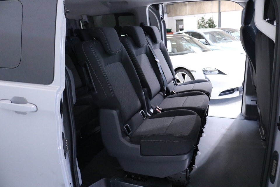 VW e-Caravelle 64 Basis SWB