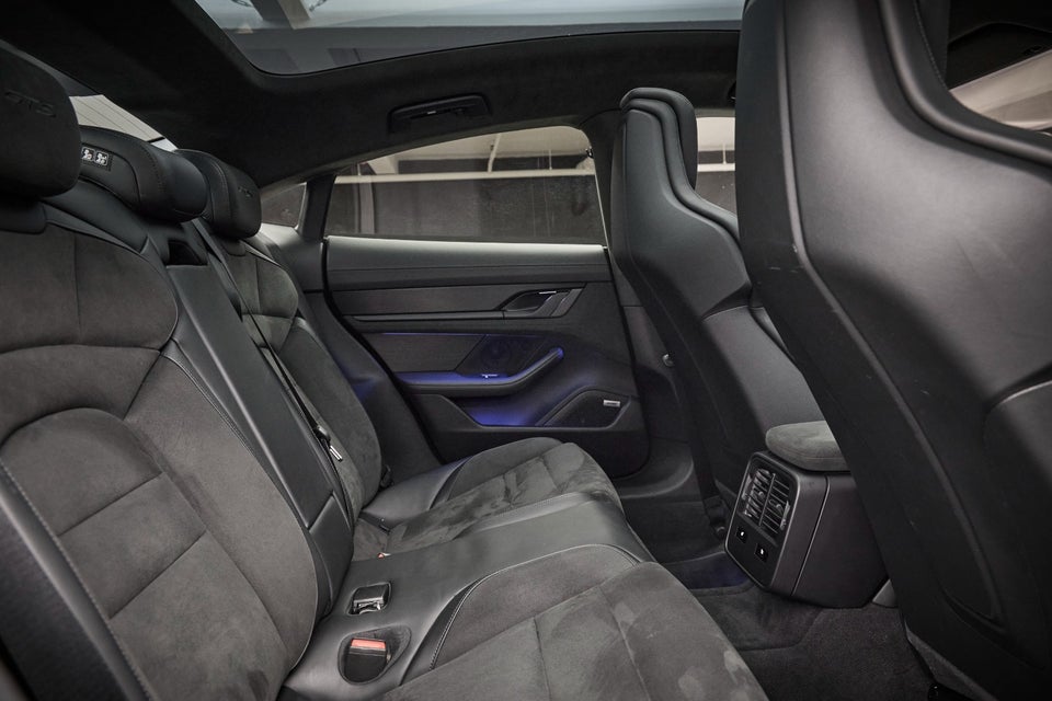 Porsche Taycan GTS Performance+ 4d