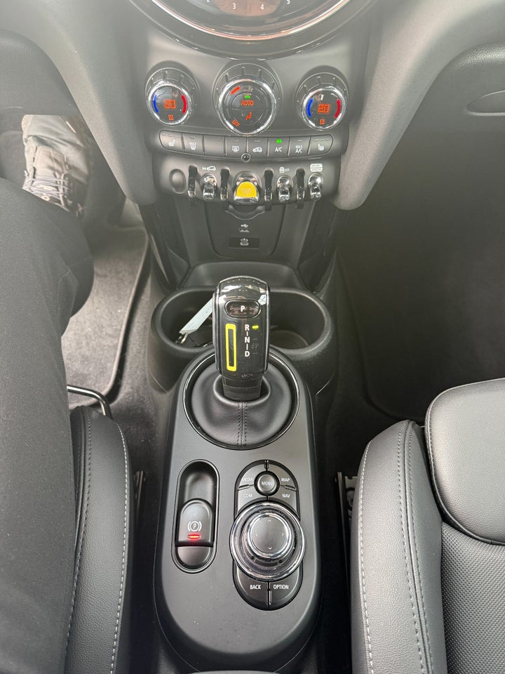 MINI Cooper SE Essential 3d