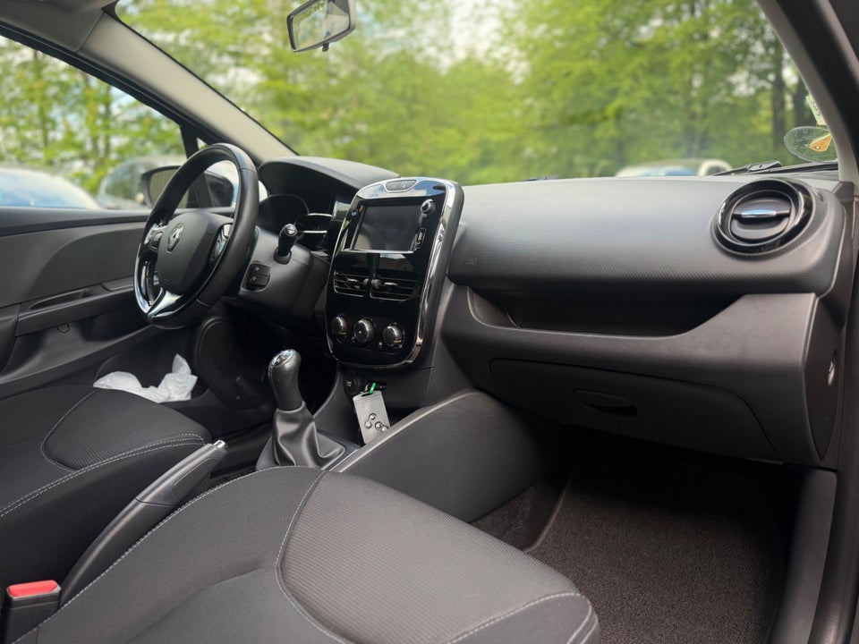 Renault Clio IV 1,2 16V Expression Sport Tourer 5d