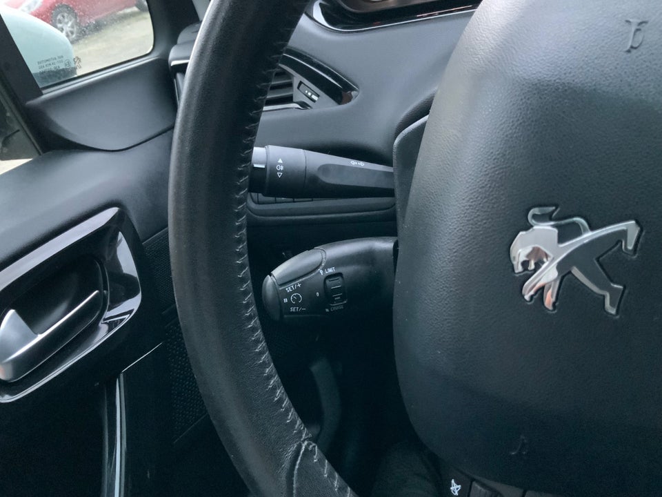 Peugeot 208 1,2 VTi 82 Allure Sky 5d