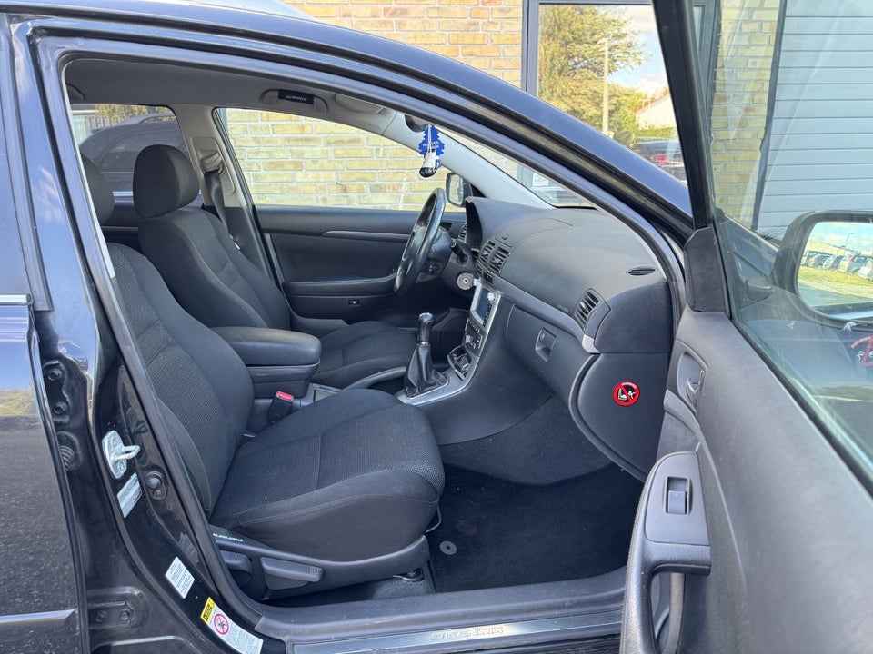 Toyota Avensis 1,8 VVT-i Sol stc. 5d