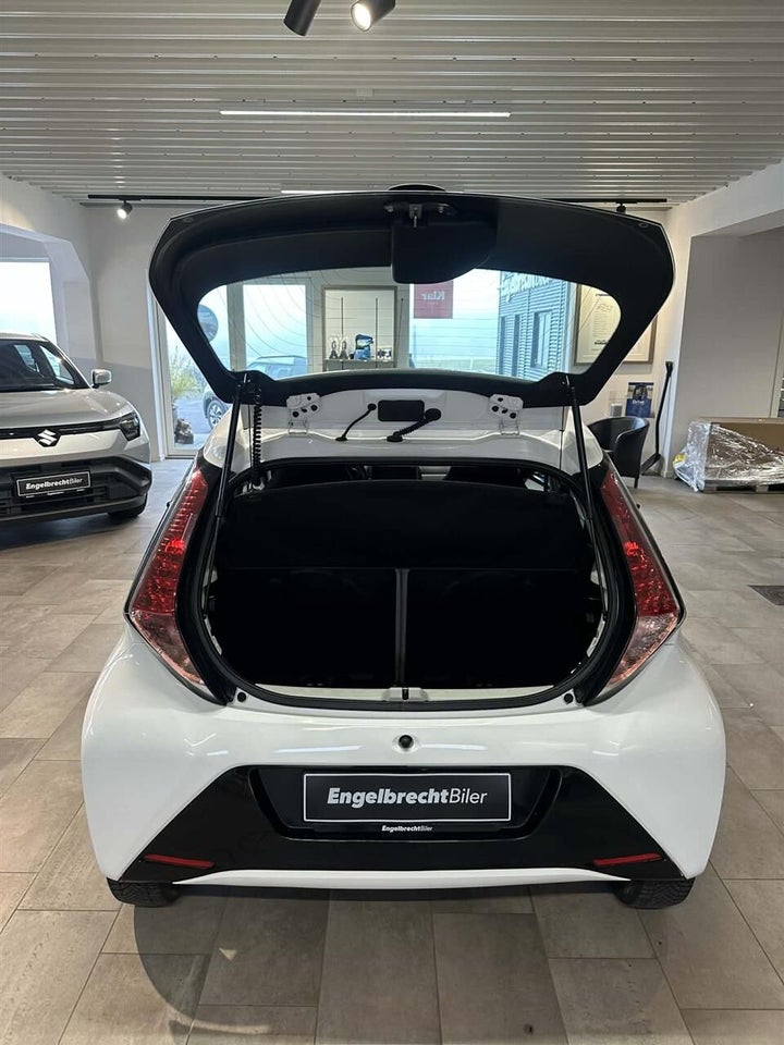 Toyota Aygo 1,0 VVT-i x-press x-shift 5d