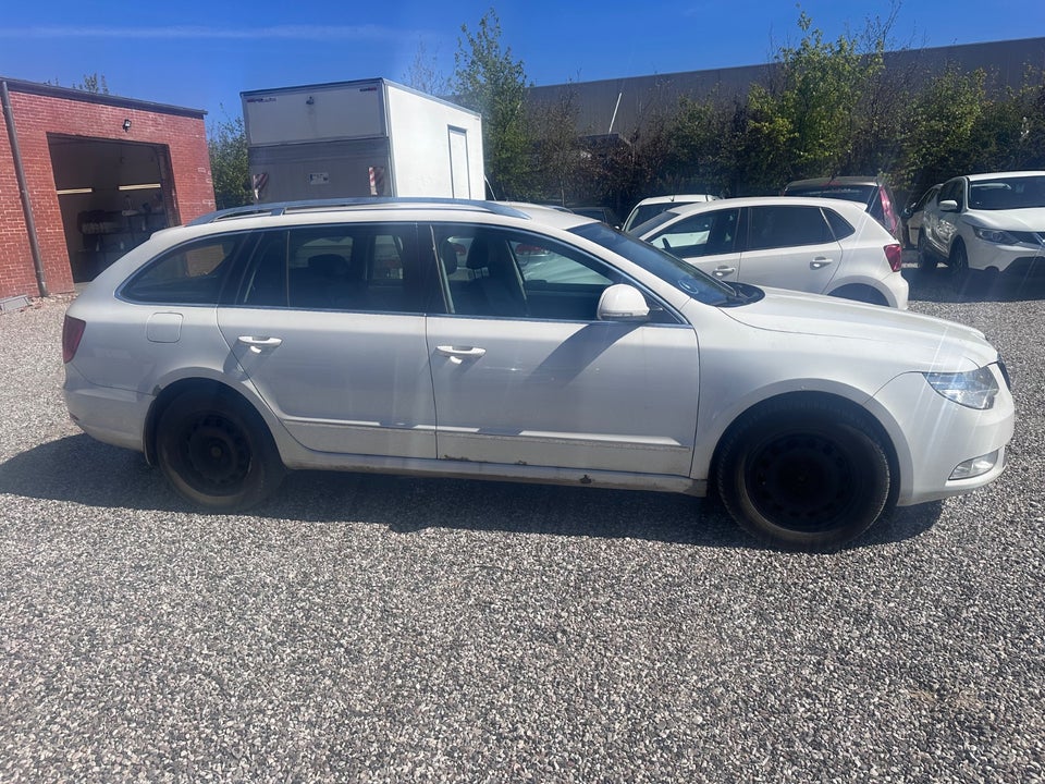 Skoda Superb 2,0 TDi 170 Ambition Combi DSG 5d