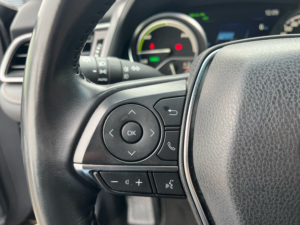 Toyota Camry 2,5 Hybrid H3 Executive CVT 4d