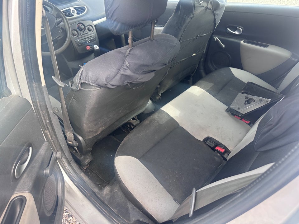 Renault Clio III 1,2 16V Authentique 5d