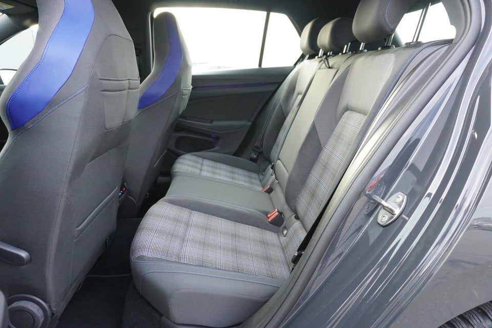 VW Golf VIII 1,4 GTE DSG 5d