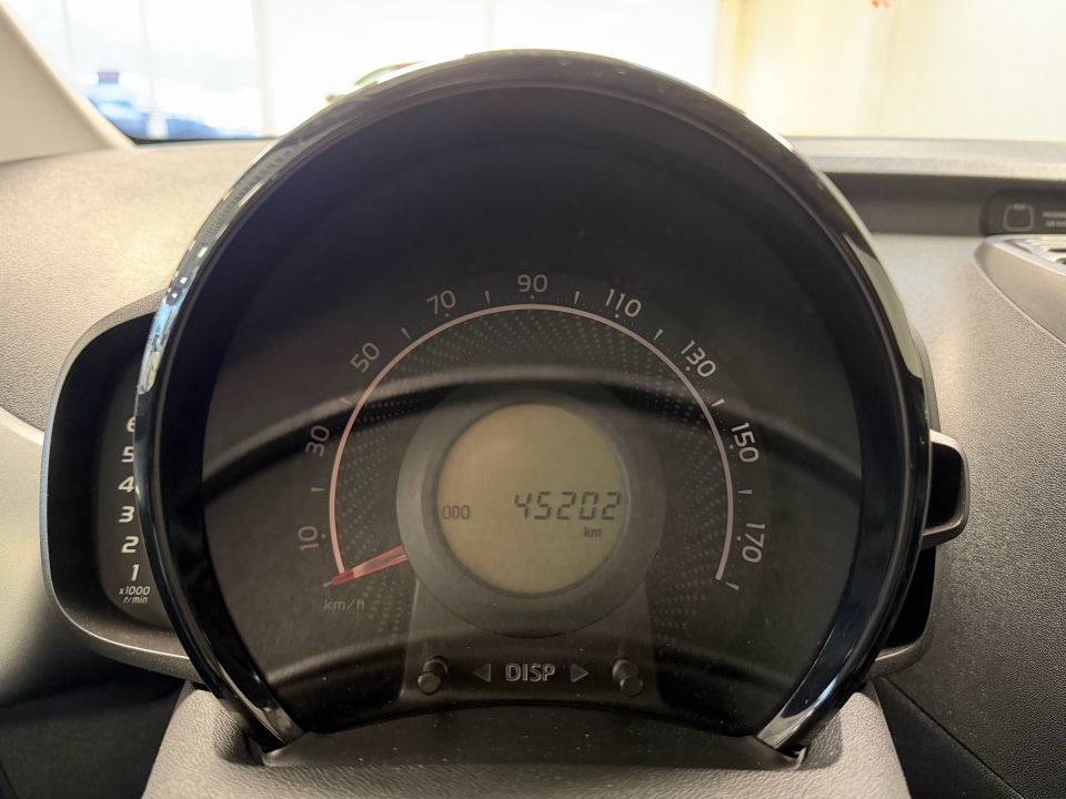 Toyota Aygo 1,0 VVT-i x-press x-shift 5d