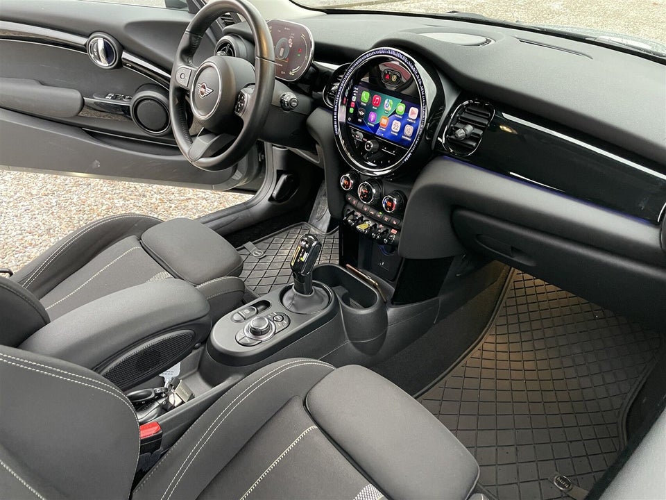 MINI Cooper SE Essential 3d