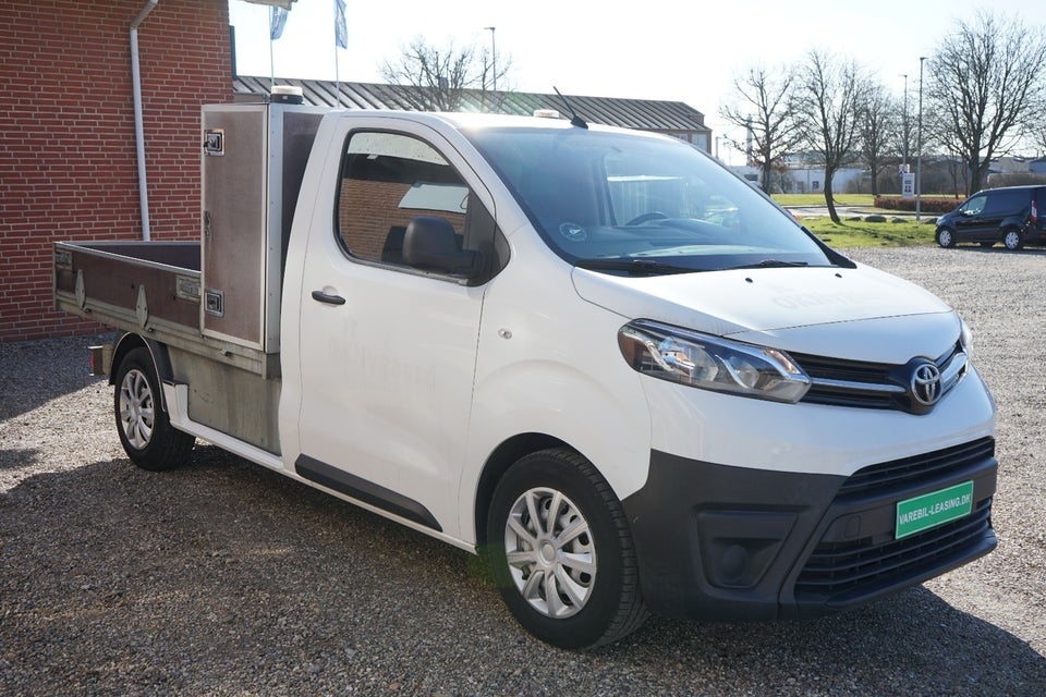 Toyota ProAce 2,0 D 120 Medium Base++ Chassis 2d