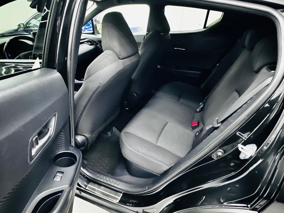 Toyota C-HR 1,8 Hybrid C-HIC CVT 5d