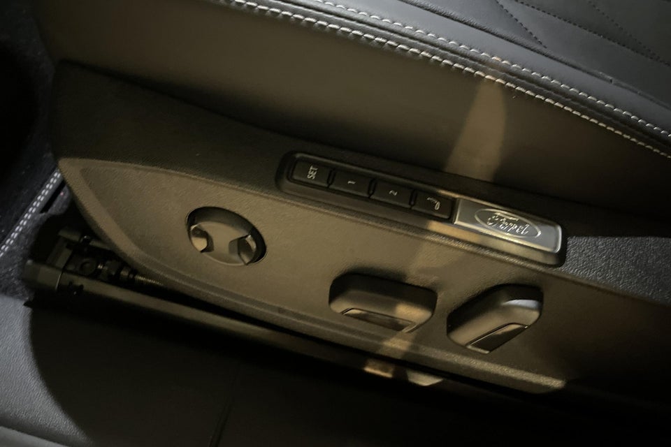 Ford Explorer 82 Premium Extended Range 5d