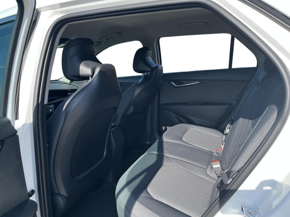 Kia Niro 64 EV Access 5d