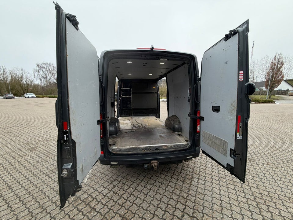 VW Crafter 35 2,0 TDi 177 Kassevogn L3H2 aut.