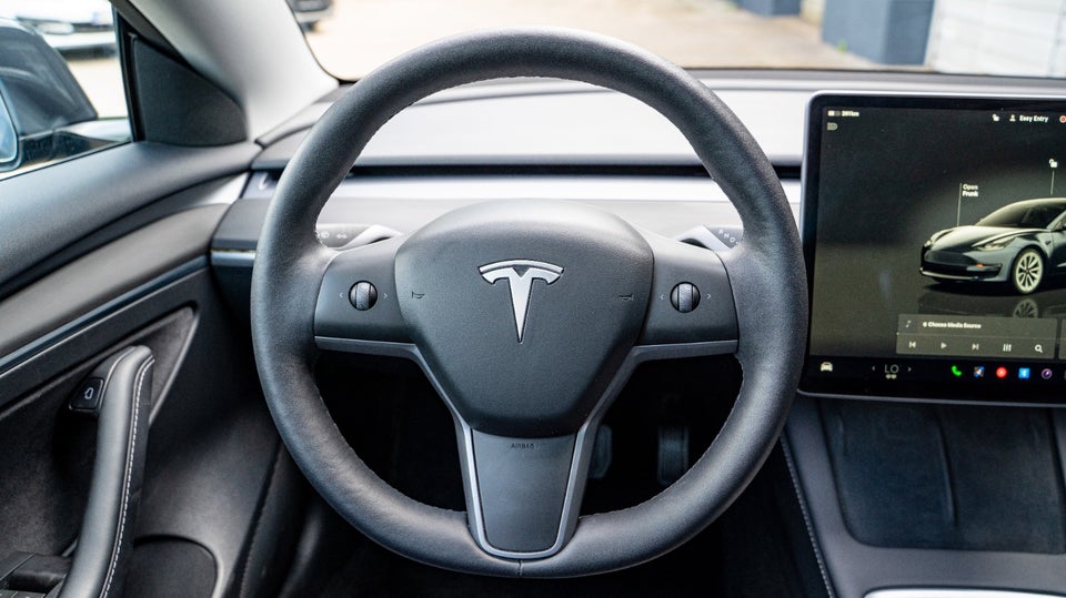 Tesla Model 3 Long Range AWD 4d