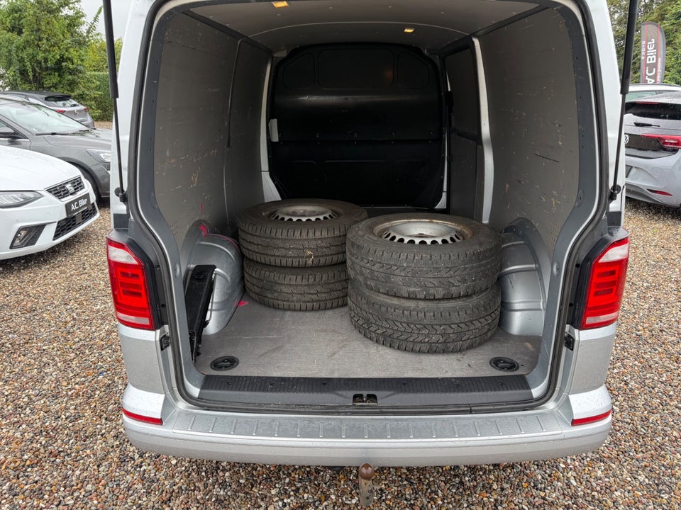 VW Transporter 2,0 TDi 150 Kassevogn DSG lang