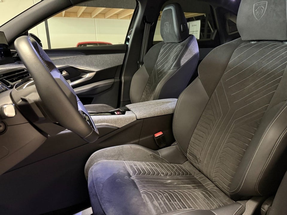 Peugeot e-3008 77 GT 5d