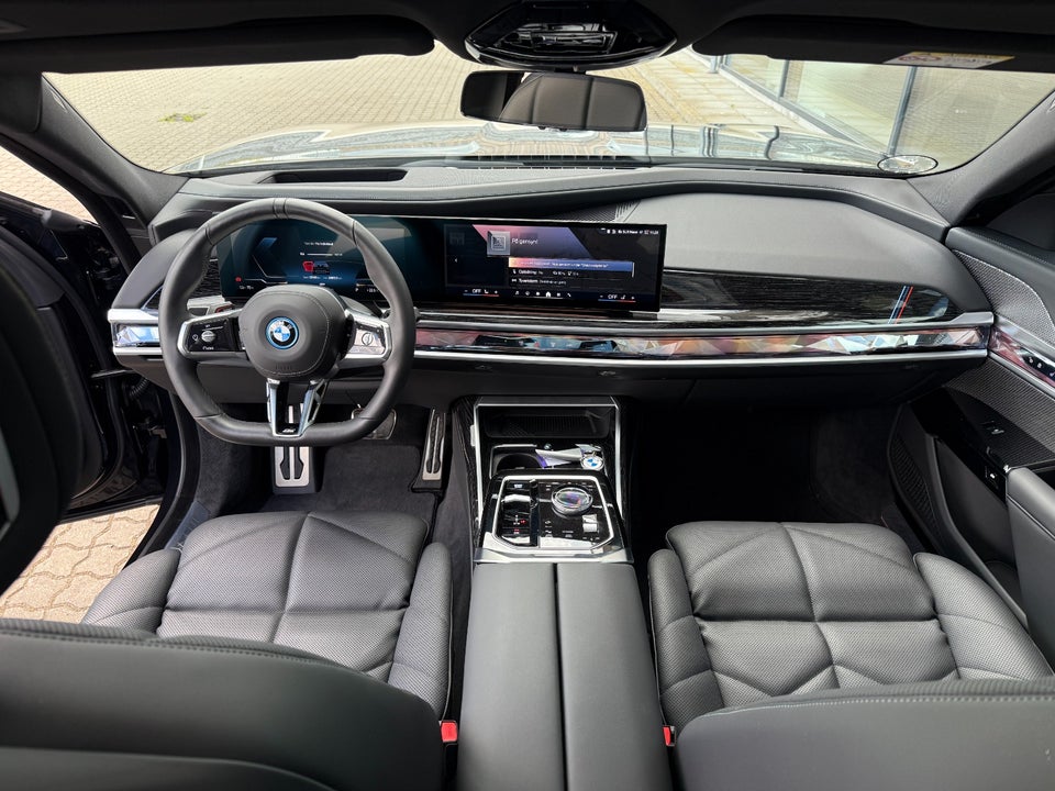 BMW i7 eDrive50 M-Sport 4d