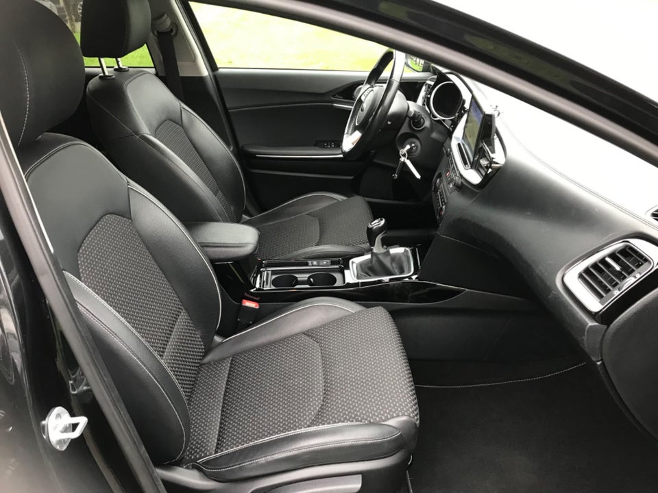 Kia Ceed 1,6 CRDi 136 Intro Edition 5d