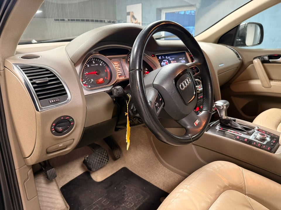 Audi Q7 3,0 TDi quattro Tiptr. 7prs 5d