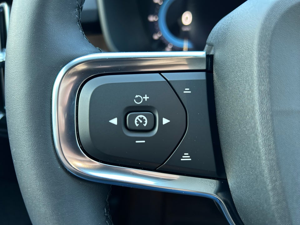 Volvo XC40 ReCharge Extended Range Plus 5d