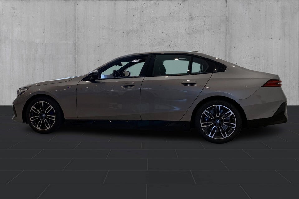 BMW i5 M60 xDrive 4d