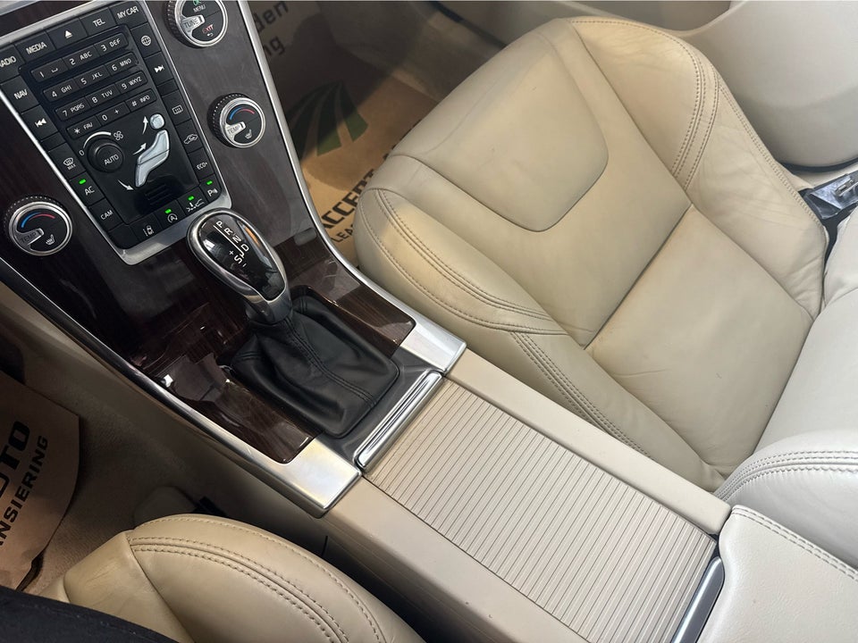 Volvo XC60 2,0 D4 181 Summum aut. 5d