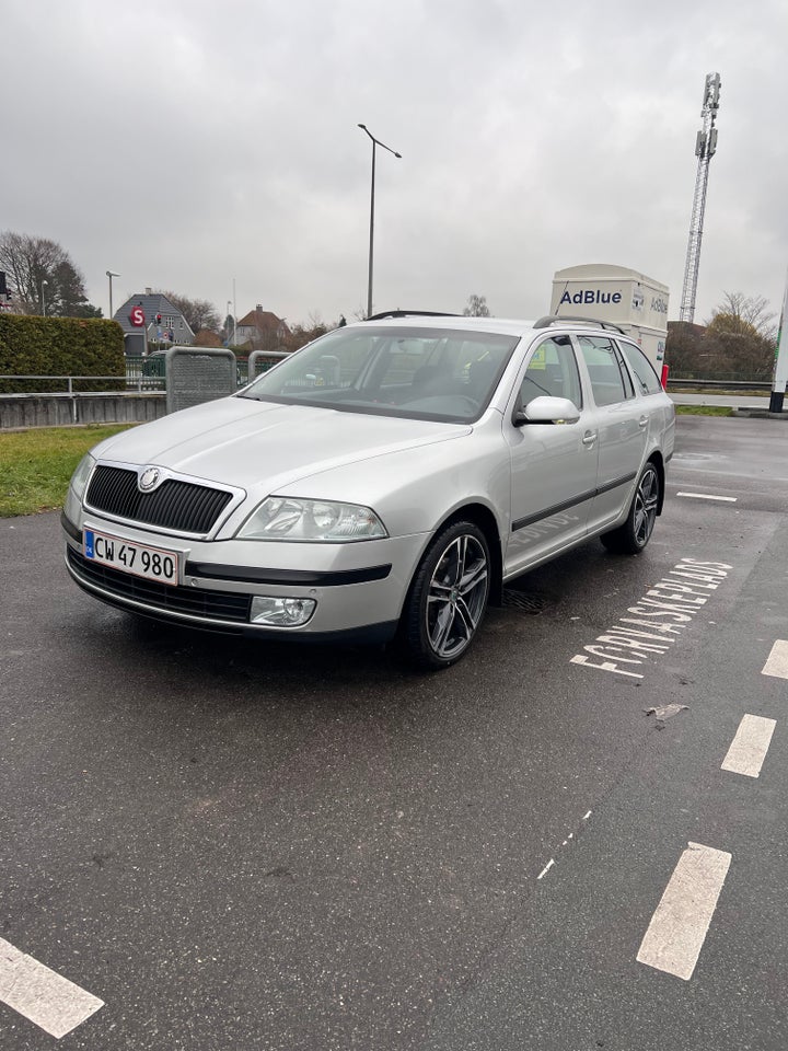 Skoda Octavia 2,0 TDi Ambiente Combi DSG 5d