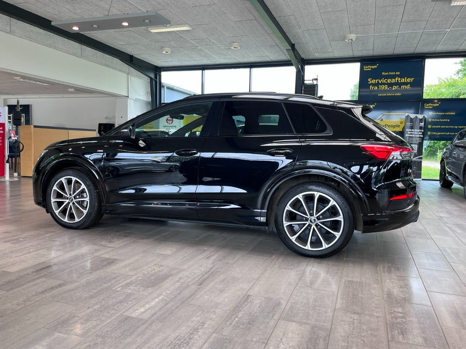 Audi Q4 e-tron 45 S-line quattro 5d