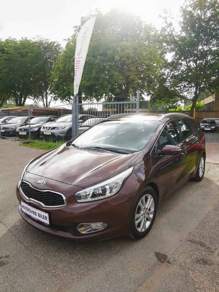 Kia Ceed 1,6 CRDi 128 Premium+ SW 5d