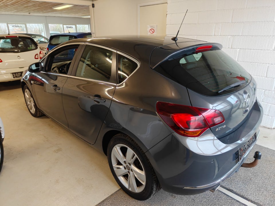 Opel Astra 1,4 T 140 Enjoy 5d