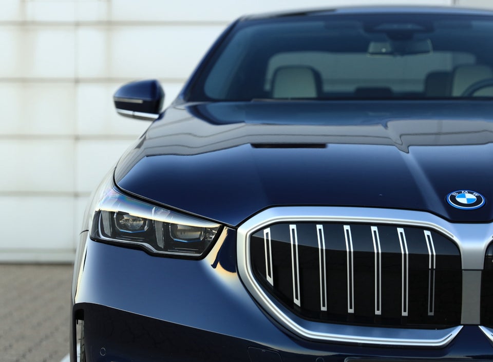 BMW i5 eDrive40 Fully Charged M-Sport 4d