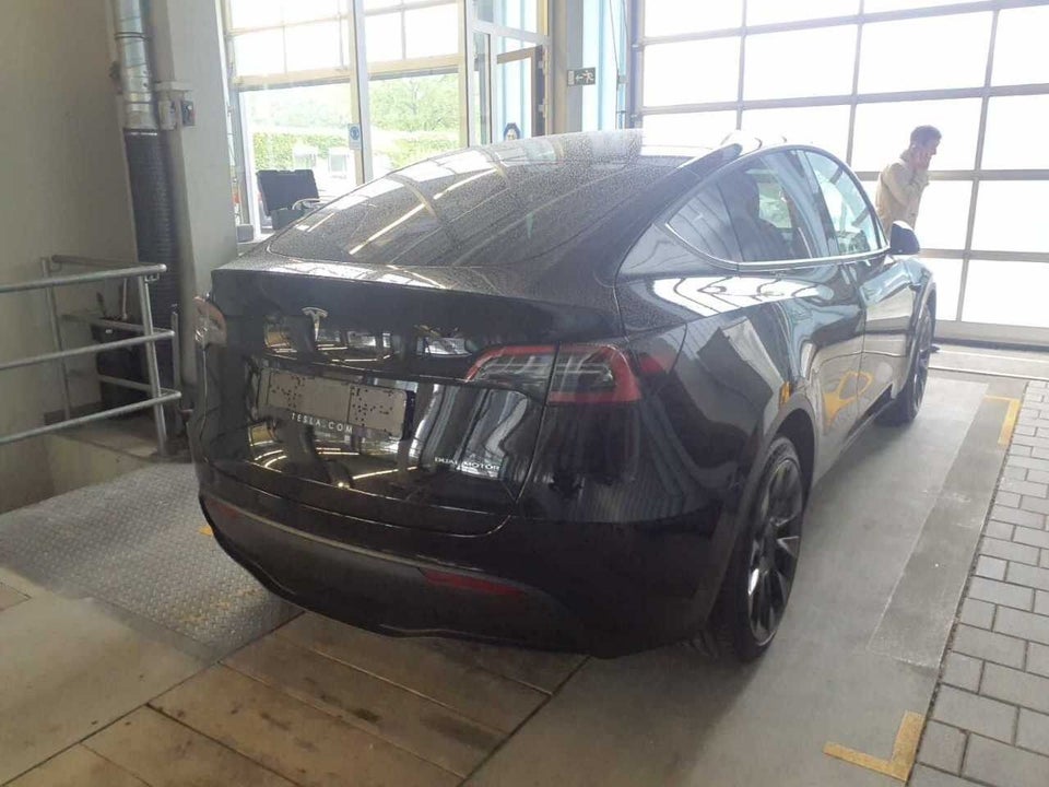 Tesla Model Y Long Range AWD 5d