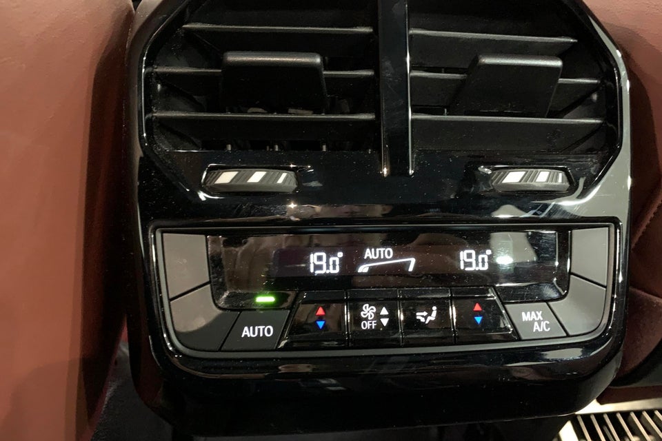 BMW iX xDrive40 Supercharged 5d