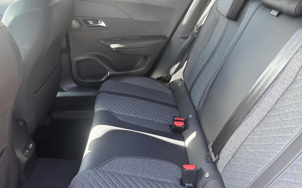 Peugeot 2008 1,2 PureTech 130 Allure EAT8 5d