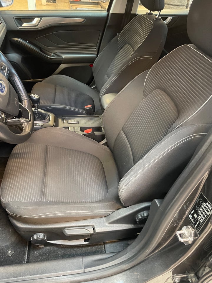 Ford Focus 1,0 EcoBoost Titanium 5d