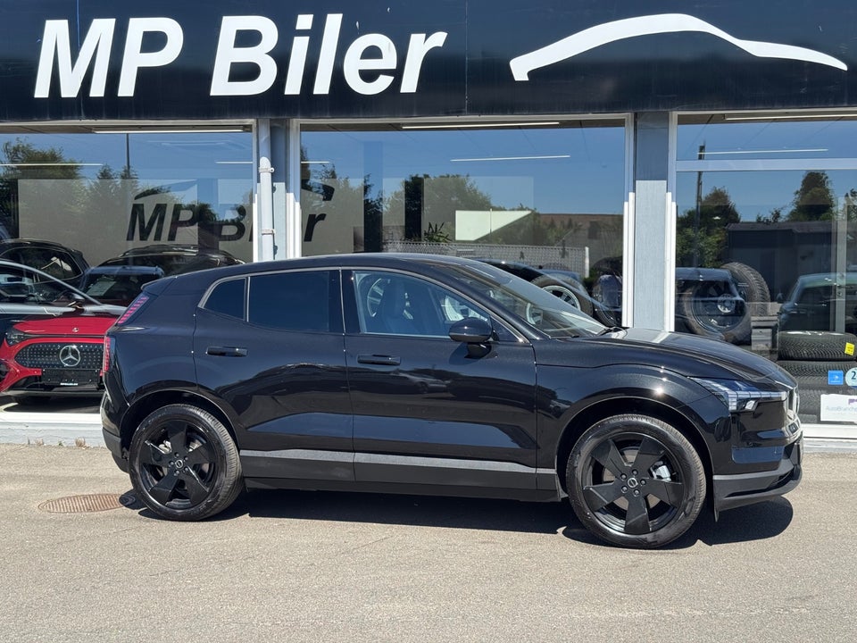 Volvo EX30 Extended Range Black Edition 5d