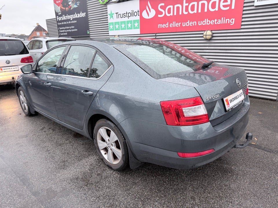 Skoda Octavia 1,6 TDi 110 Ambition DSG 5d