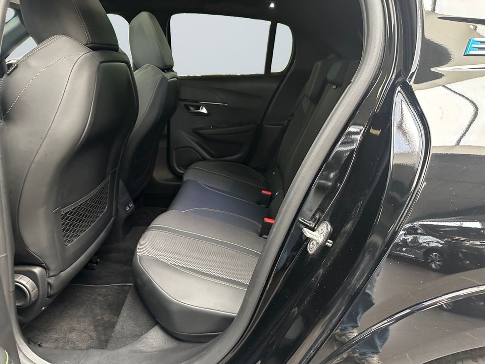 Peugeot e-208 54 GT 5d