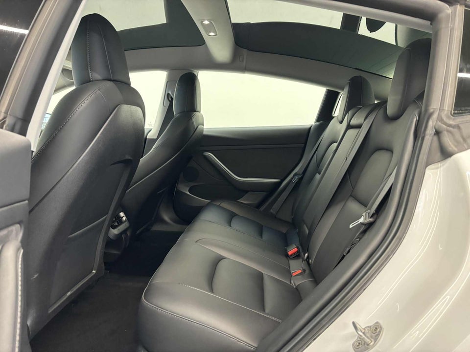 Tesla Model 3 RWD 4d