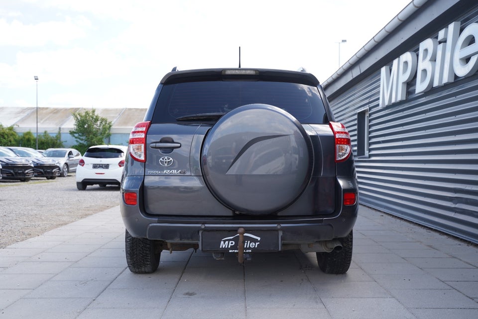 Toyota RAV4 2,2 D-4D 150 T2 4x4 Van 5d
