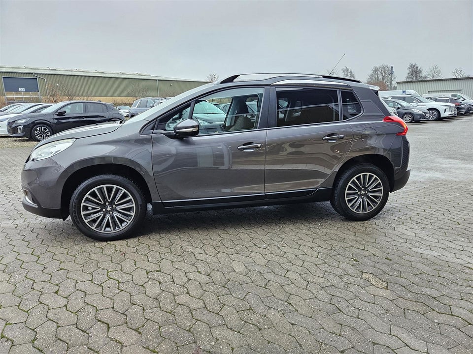 Peugeot 2008 1,2 VTi 82 Plus 5d